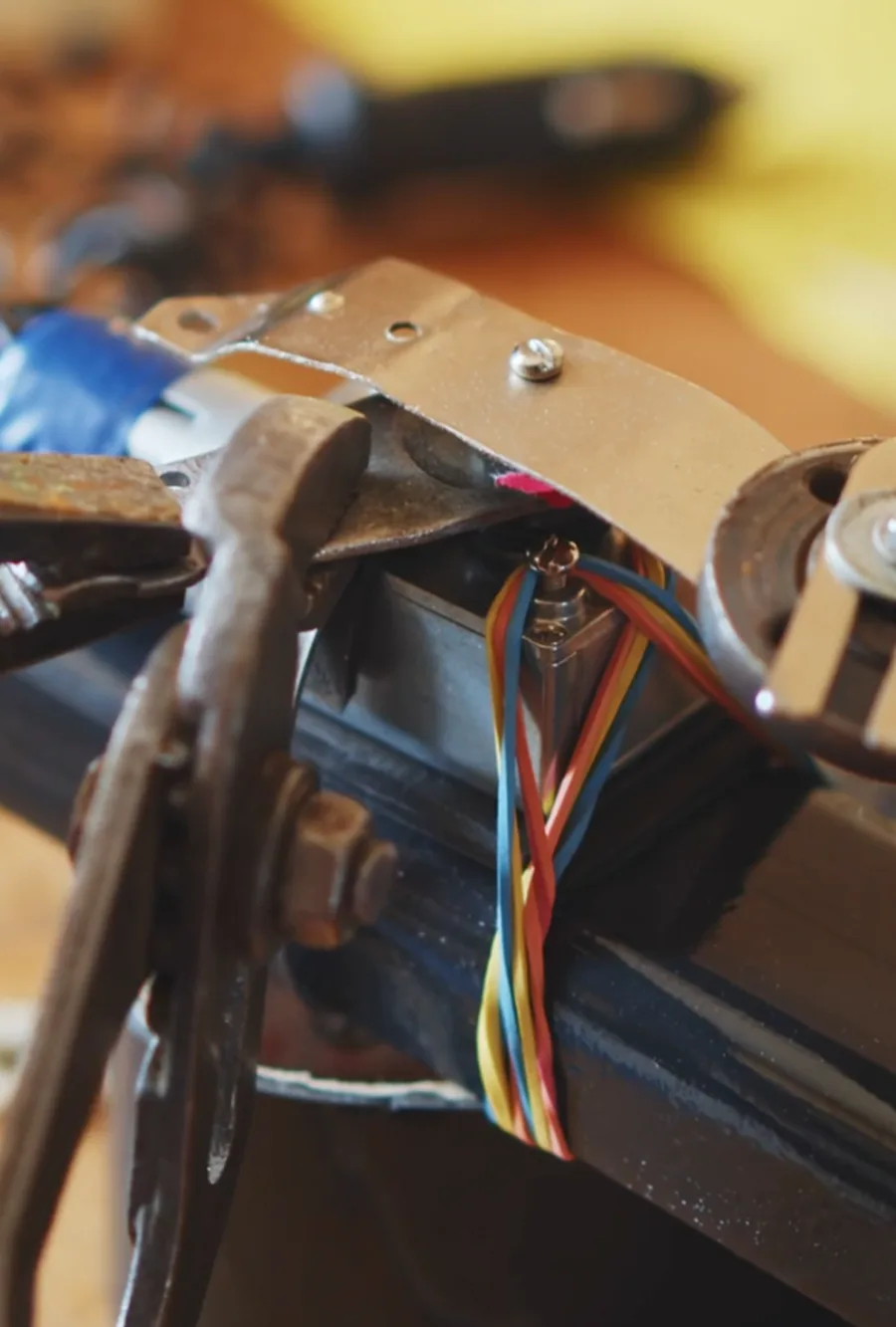 Reparación de cableado en una avería por cortocircuito